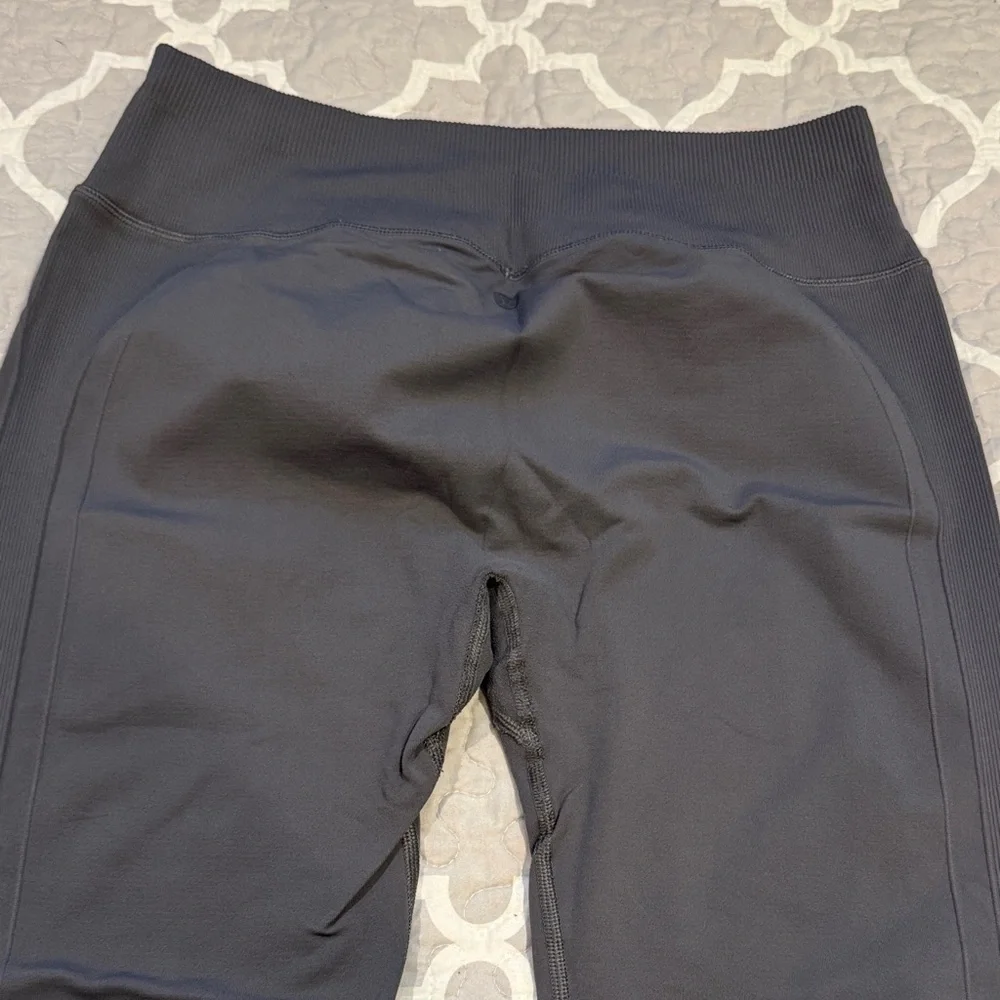 lululemon athletica sleek gray